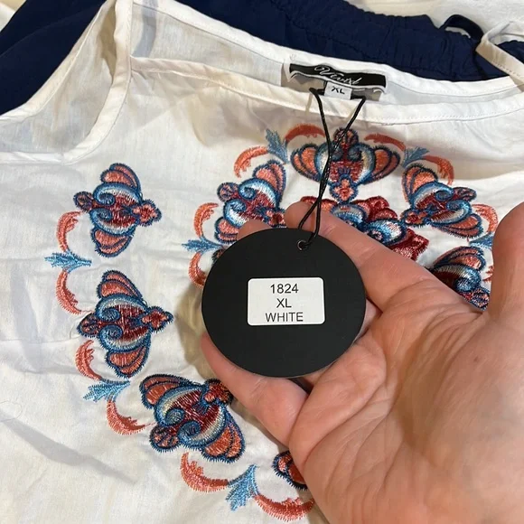 NWT Vivid 1824 open shoulder peasant top with embroidery, size XL - Picture 5 of 5